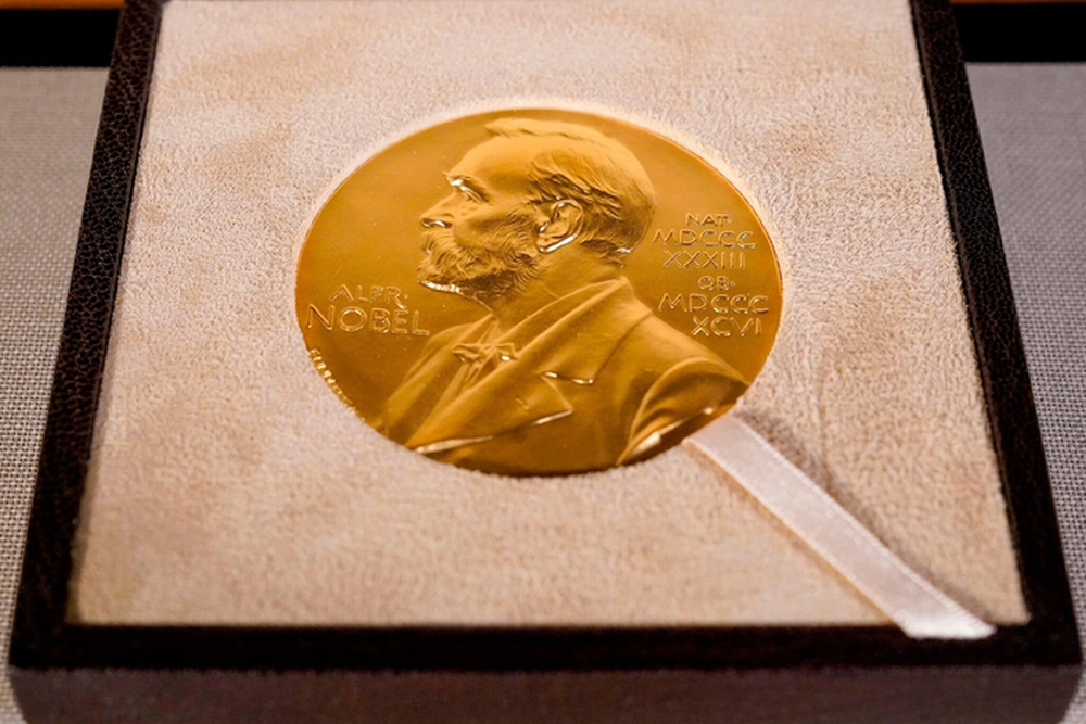 Tiền thưởng cho người thắng giải Nobel đến từ đâu? - Ảnh 1. Tiền thưởng cho người thắng giải Nobel đến từ đâu? - Ảnh 1.