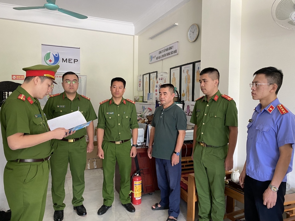 Bắt 2 nguyên lãnh đạo Công ty CP dâu tằm tơ Mộc Châu - Sơn La - Ảnh 1.