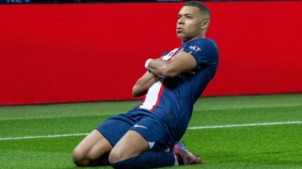 Tin MU 12/10: MU được khuyên mua Mbappe. Ten Hag muốn chiêu mộ sao trẻ Lyon bằng mọi giá - Ảnh 1.