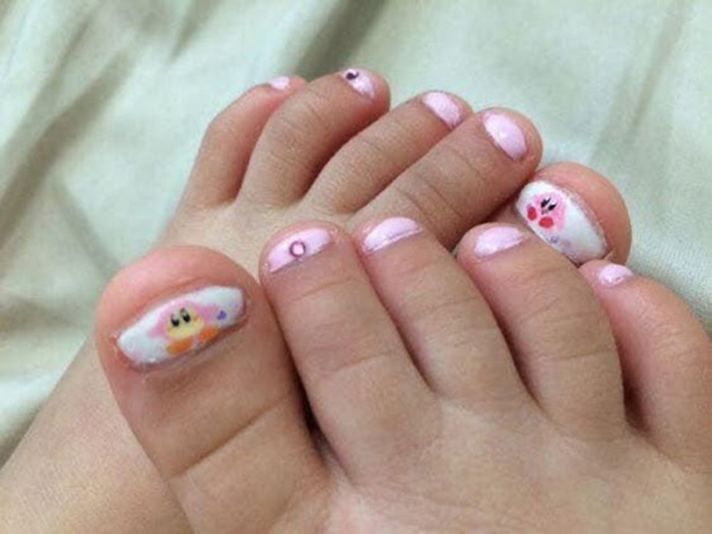 Nails biểu hiện sự cố chấp đang là mốt được yêu thích tại Việt Nam và trên thế giới. Với những họa tiết sáng tạo và kiểu dáng khác lạ, bạn sẽ thật nổi bật và cá tính hơn. Thách thức sự truyền thống và thể hiện sự cố chấp của riêng bạn với nails độc đáo ngay hôm nay!