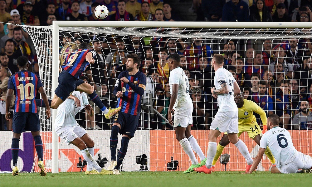 Barcelona 3-3 Inter: Lewandowski lập hat-trick, Barca vẫn lâm nguy