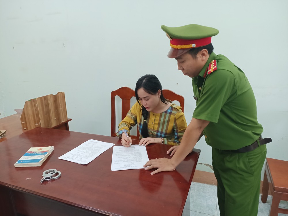 Khởi tố, bắt giam “hotgirl Bắc Giang” Tina Duong Ninh Thị Vân Anh - Ảnh 1.