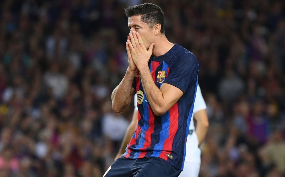 Công thần mắc sai lầm nghiêm trọng, Barcelona đặt một chân xuống "vực thẳm" Europa League