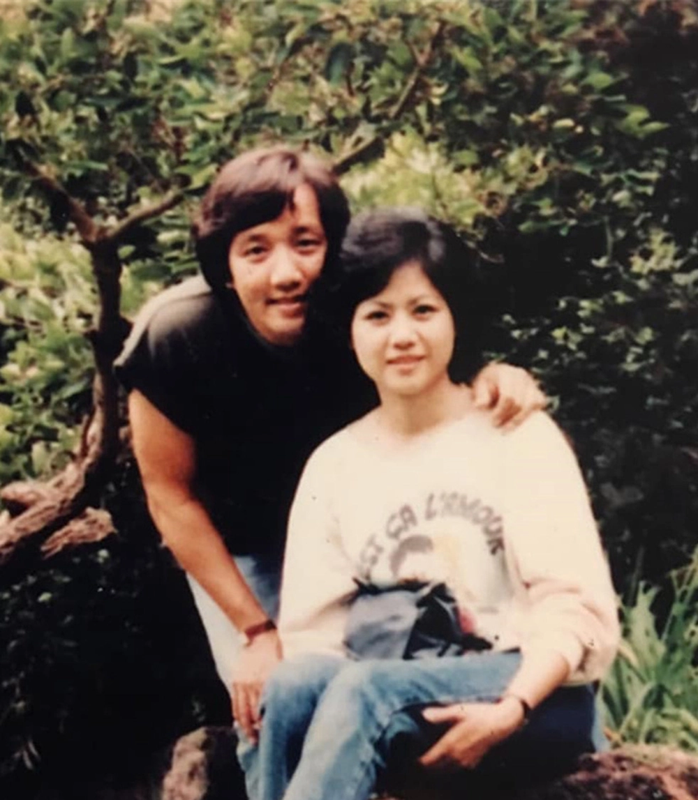 Vợ chồng Elvis Phương: 42 năm vẫn ngọt ngào bên nhau, không rời phút nào - Ảnh 1.
