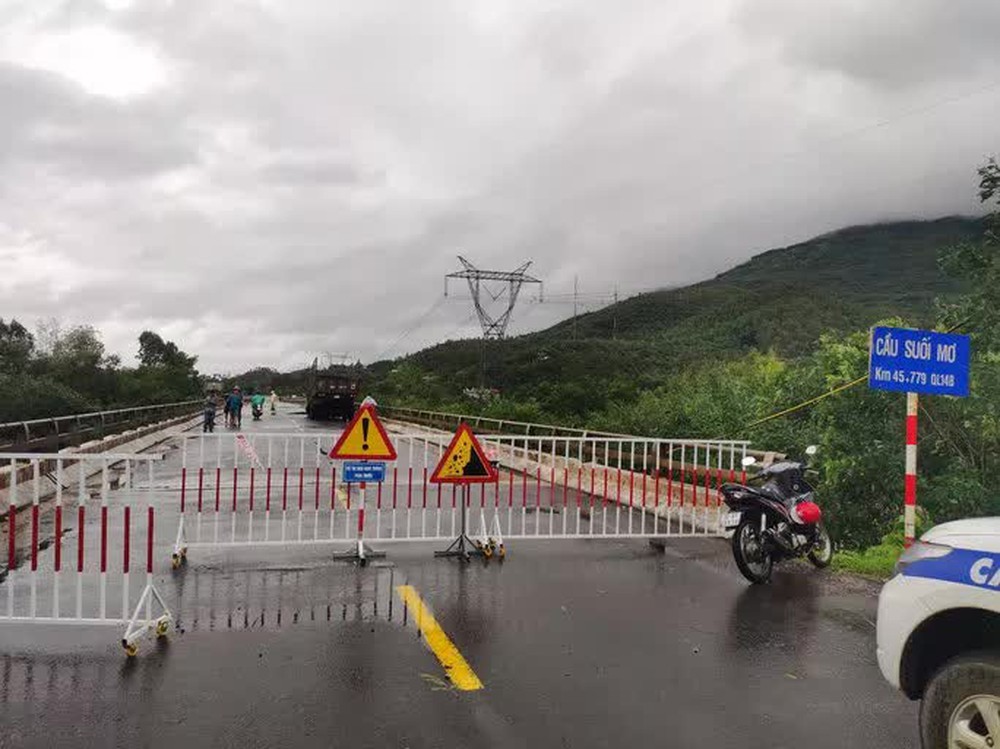 Vùng rốn lũ Quảng Nam ngập sâu, 1 cháu bé chết đuối - Ảnh 7. Vùng rốn lũ Quảng Nam ngập sâu, 1 cháu bé chết đuối - Ảnh 7.