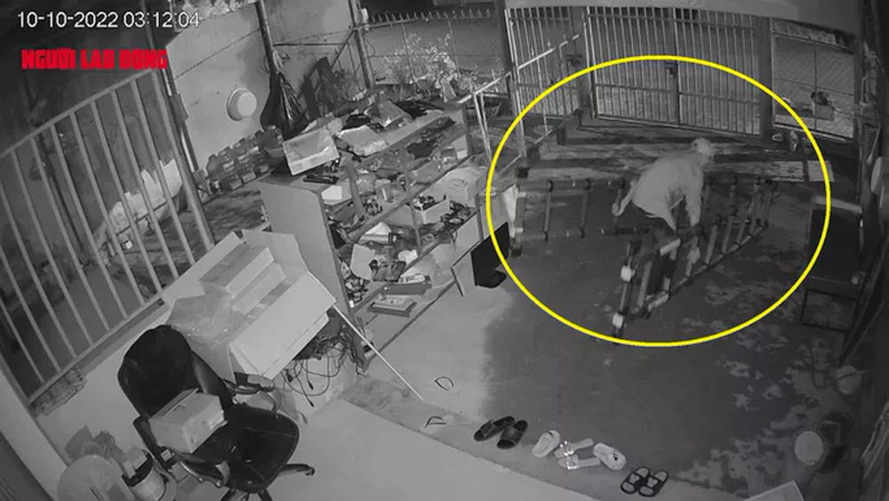 CLIP: Hai tên trộm quyết lấy cho bằng được cây thang