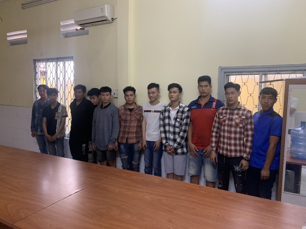 Nhóm thanh thiếu niên ném bom xăng vào một căn nhà ở Hóc Môn, TP HCM
