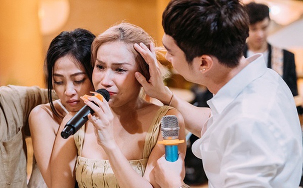 Khả Như khóc nức nở trong tiệc cưới bí mật của Liêu Hà Trinh