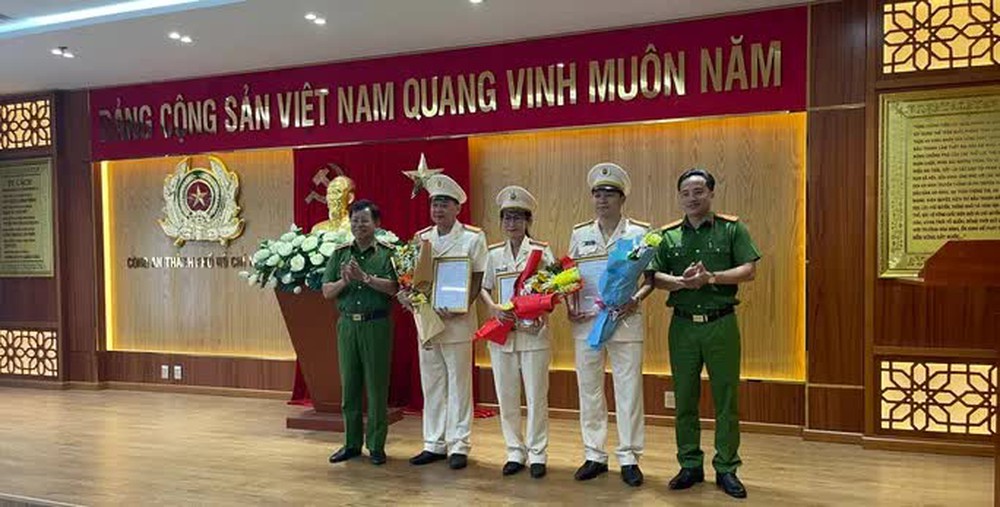 Công an TP HCM trao quyết định điều động, bổ nhiệm 4 lãnh đạo cấp phòng