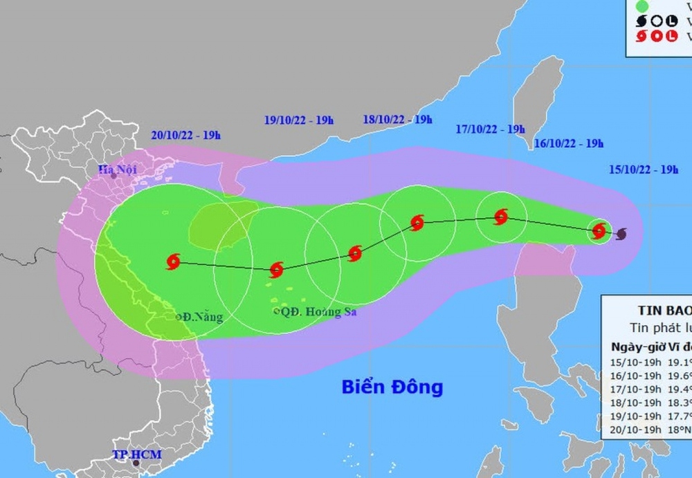 Bão số 6 di chuyển nhanh hướng vào các tỉnh từ Quảng Trị đến Quảng Ngãi - Ảnh 1.