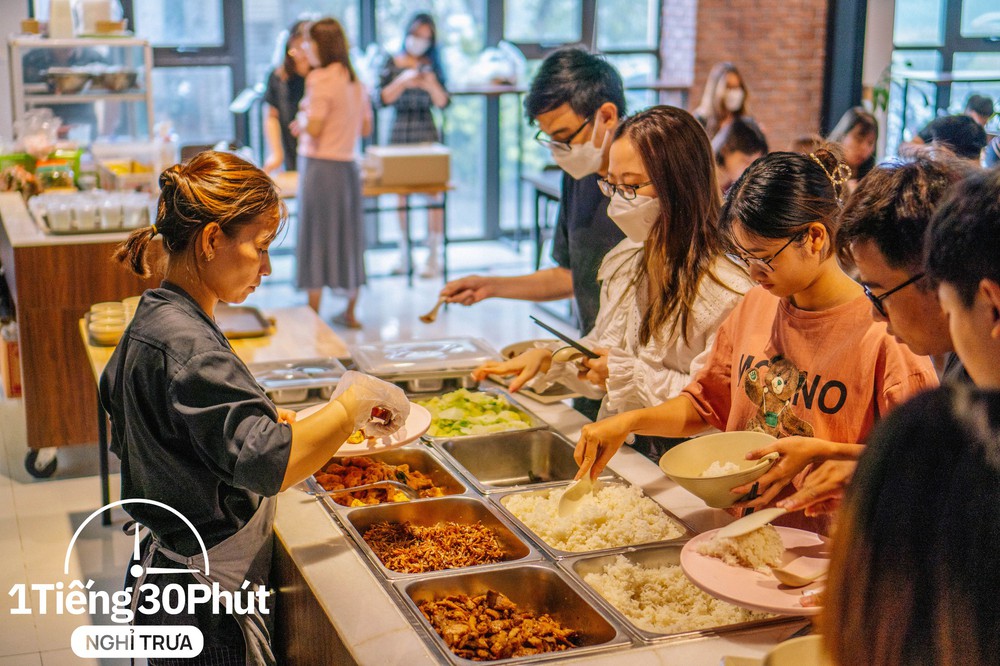 Bên trong công ty cực xịn tại Hà Nội phục vụ cơm trưa cho nhân viên qua công nghệ - Ảnh 3.