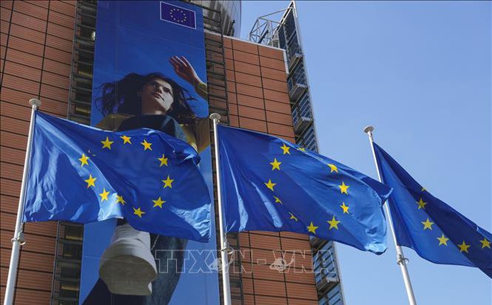EU cảnh báo siết chặt viện trợ cho Ba Lan