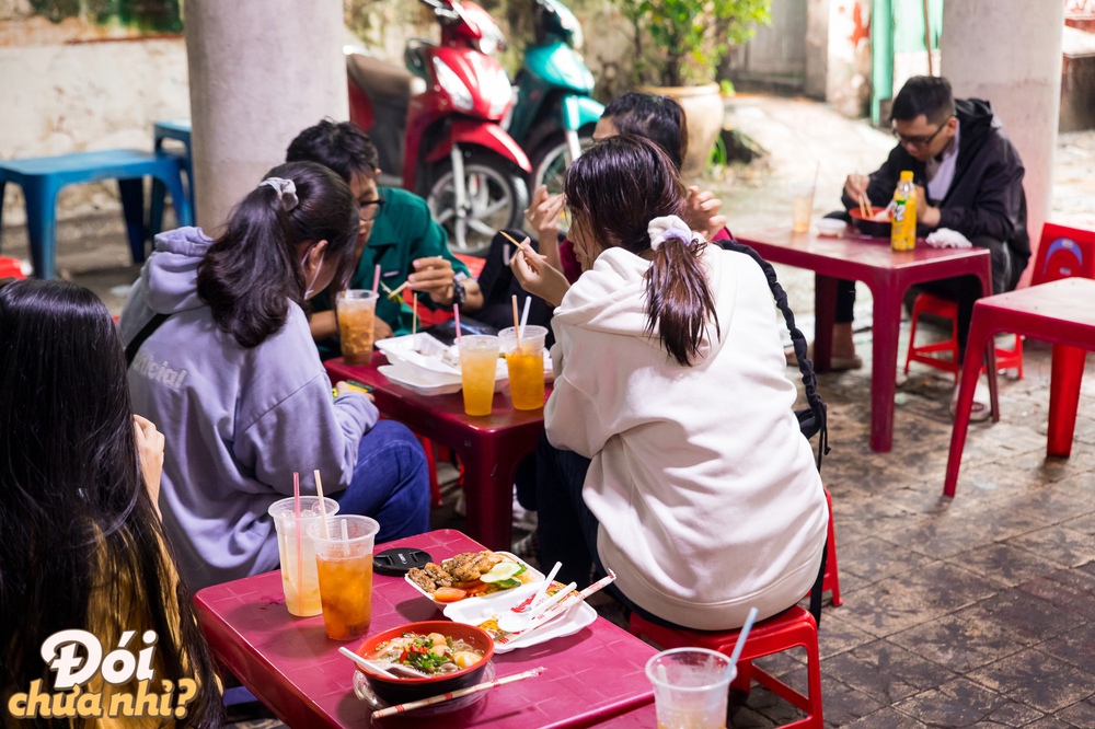 Lâu lâu ghé lại hẻm 76 Hai Bà Trưng, địa điểm ăn uống siêu rẻ nổi tiếng giữa lòng quận 1
