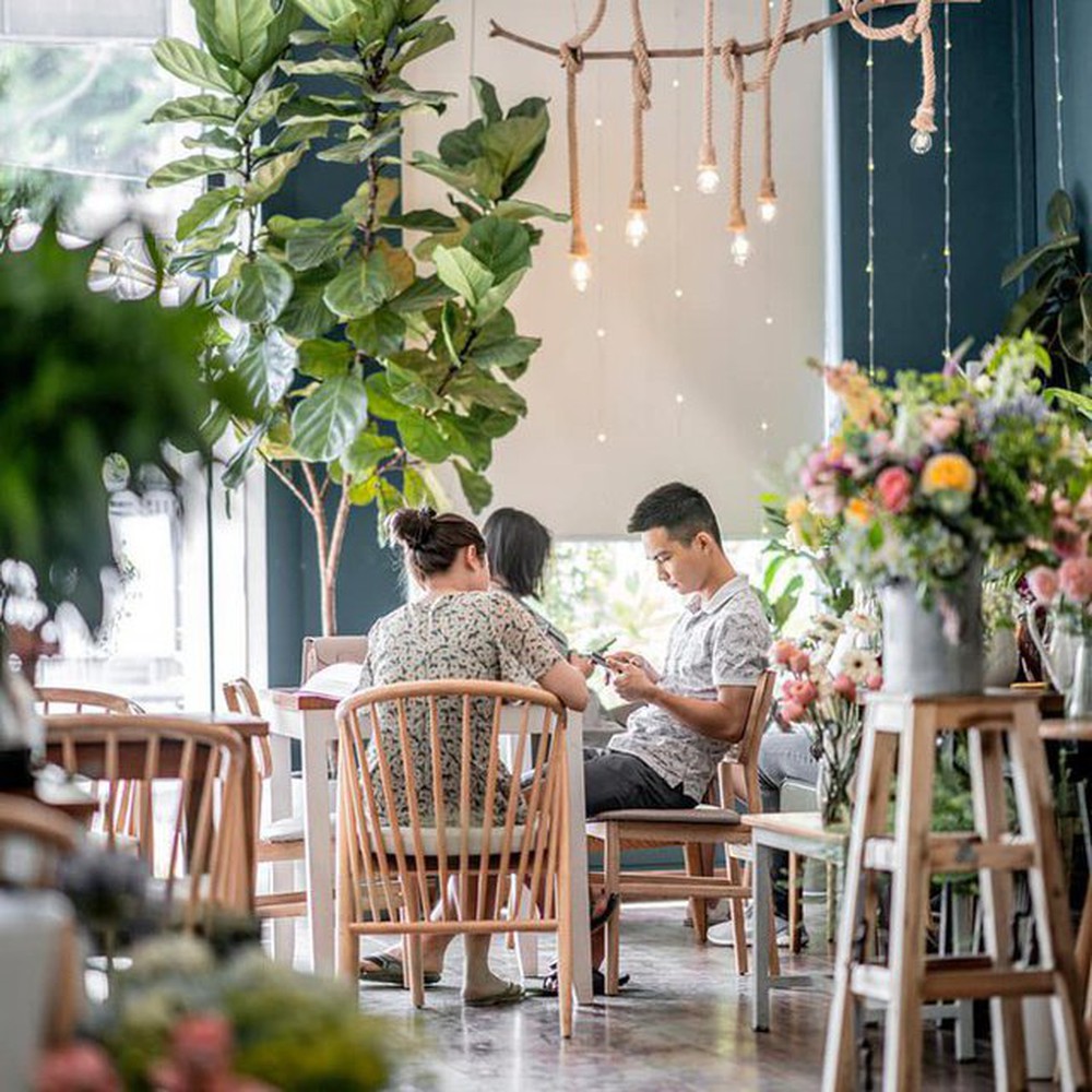 Những quán nước có khu vườn ngập tràn hương hoa để ghi điểm với phái nữ dịp 20/10