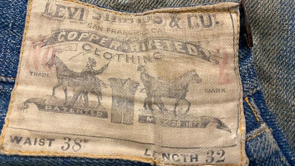 Chiếc quần jean Levi’s từ thế kỷ 19 được bán hơn... 2 tỷ đồng - Ảnh 1.