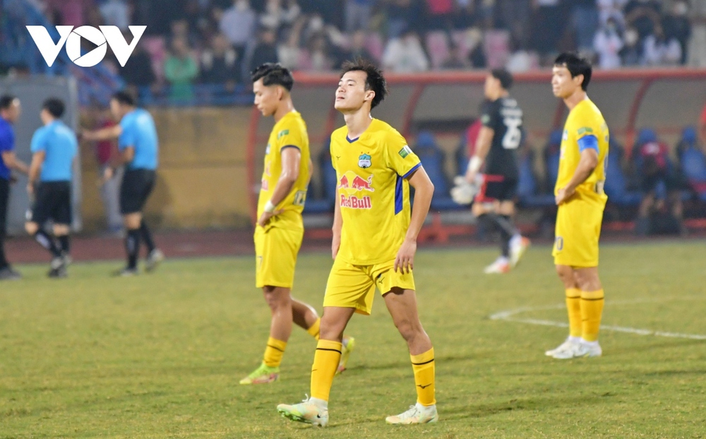 Bao giờ bầu Đức mới thôi để HAGL đá cho vui?
