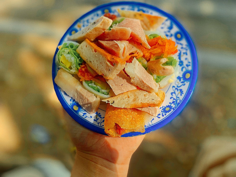 Bánh ướt cuốn tôm chua – mỹ vị cung đình Huế “lưu lạc” bên vỉa hè Cố đô
