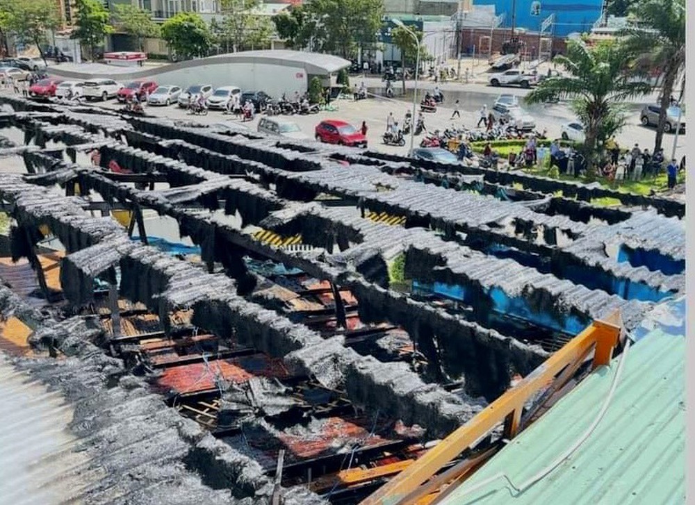 Cháy quán bia, hàng trăm người dân ở chung cư cao tầng bỏ chạy