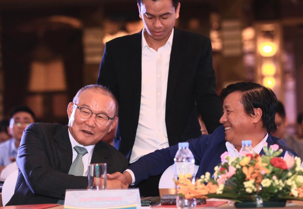 Phó Chủ tịch tài chính VFF tiết lộ lý do ông Park ra đi