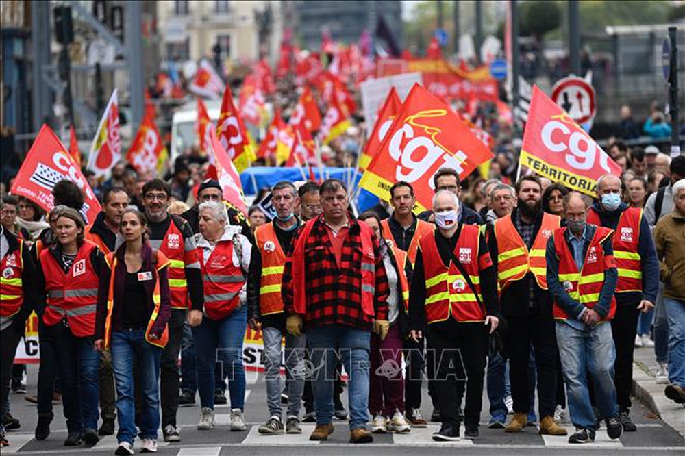 Làn sóng biểu tình phản đối chi phí sinh hoạt ở châu Âu có thể gây bất ổn chính trị - Ảnh 2.