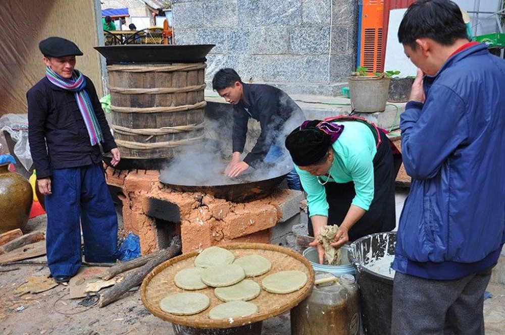 Loại bánh đặc sản được làm từ loài hoa nổi tiếng ở Hà Giang - Ảnh 2.