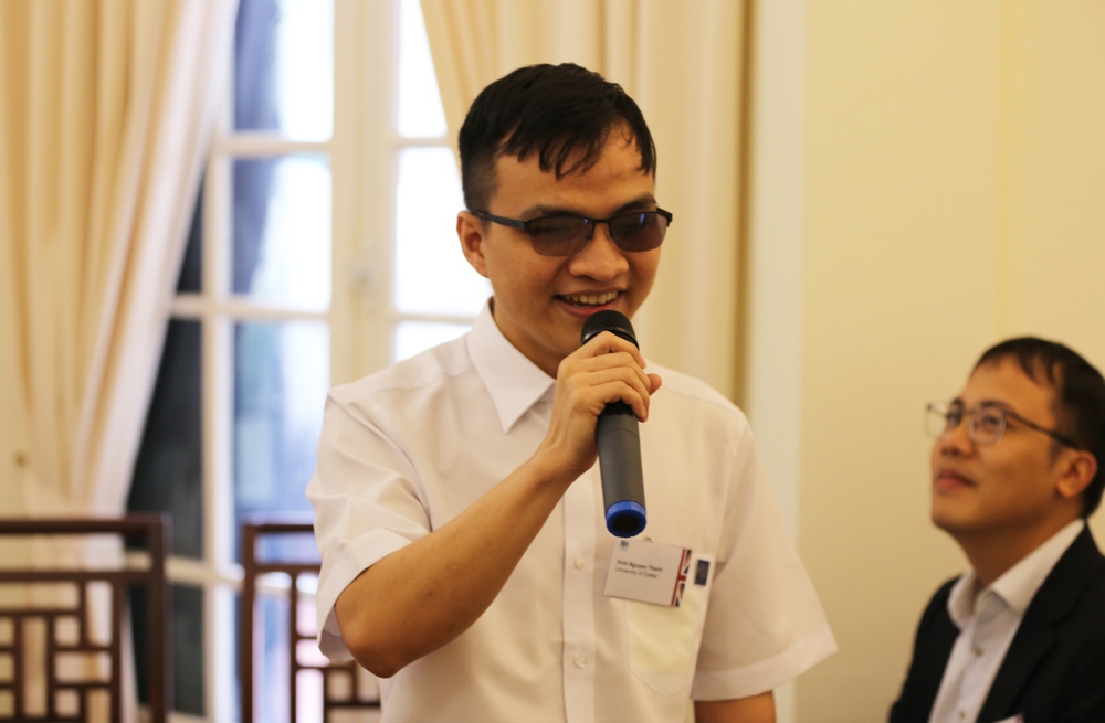 Hành trình du học thạc sĩ tại Anh của chàng trai khiếm thị