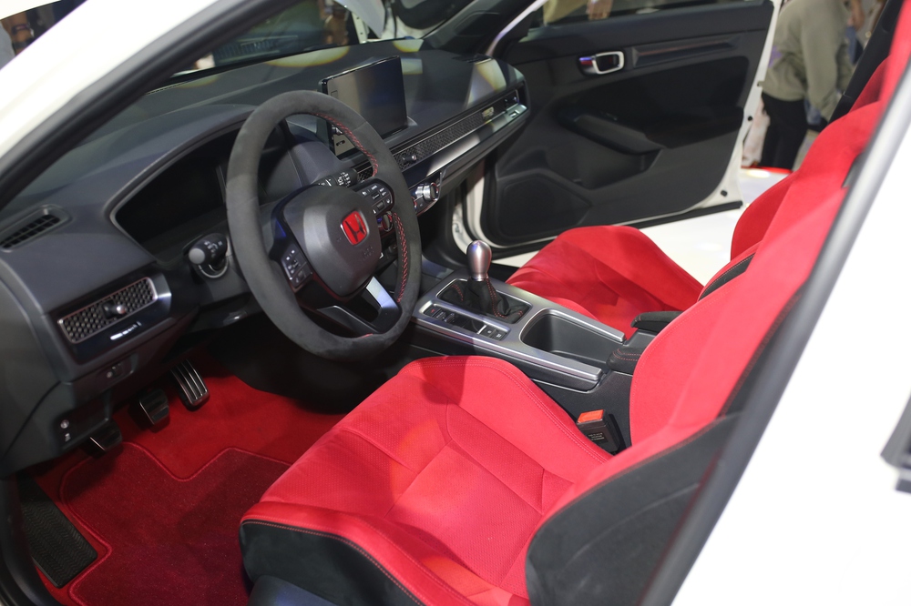 Ra mắt Honda Civic Type R 2023 tại Việt Nam: Xe thể thao kén người chơi, giao xe năm sau - Ảnh 5.
