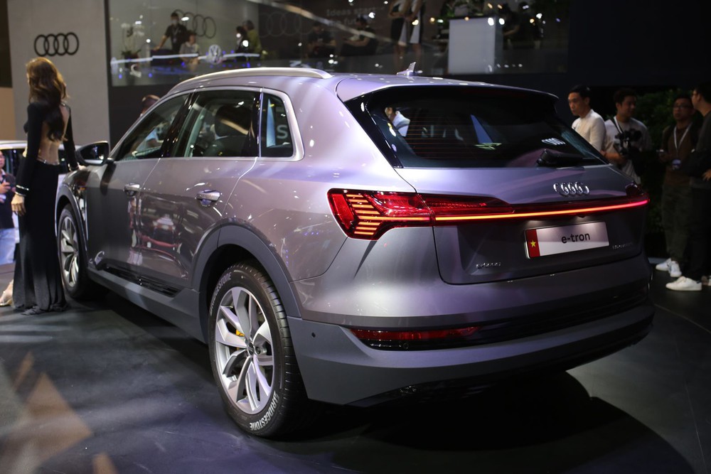 Bóc tách Audi e-tron SUV: Xe điện bạt ngàn công nghệ, không đối thủ ở Việt Nam - Ảnh 7.