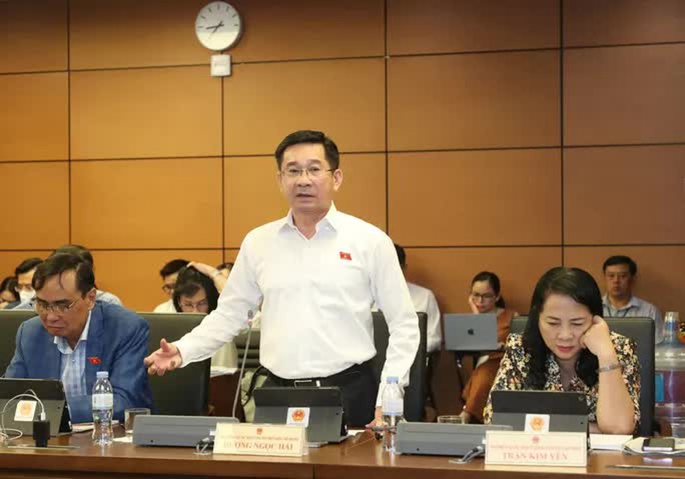 Vợ chồng đấu giá biển số đẹp 5 tỉ đồng, ly hôn chia tài sản thế nào?