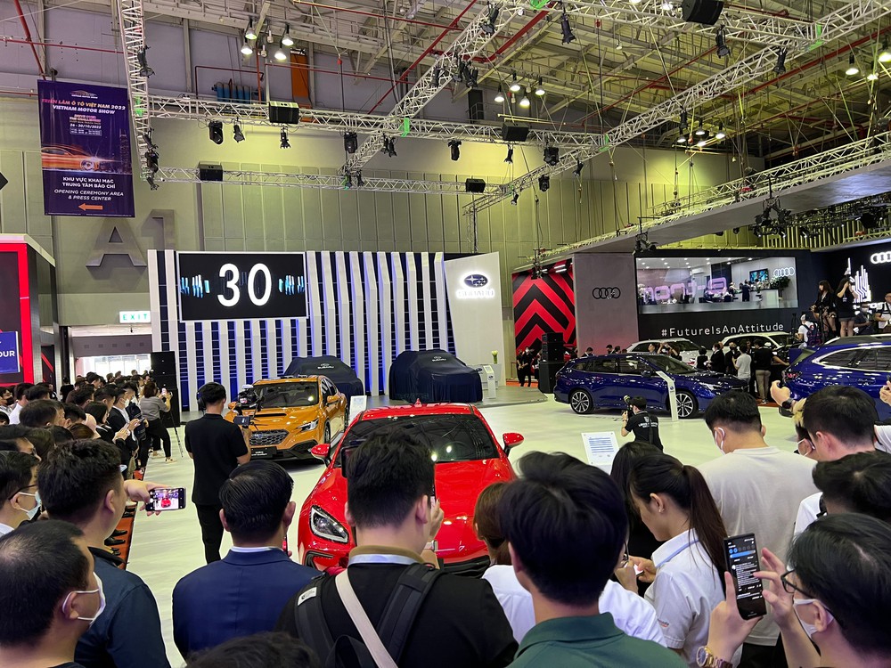 Khai mạc Vietnam Motor Show, Mercedes-Benz giới thiệu xe điện giá 6 tỷ đồng - Ảnh 1.