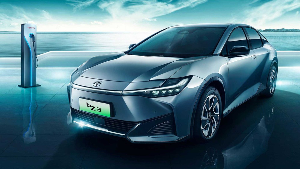 Toyota ra mắt sedan điện đầu tiên: Hợp tác với Trung Quốc, chạy 600km/sạc - Ảnh 2.