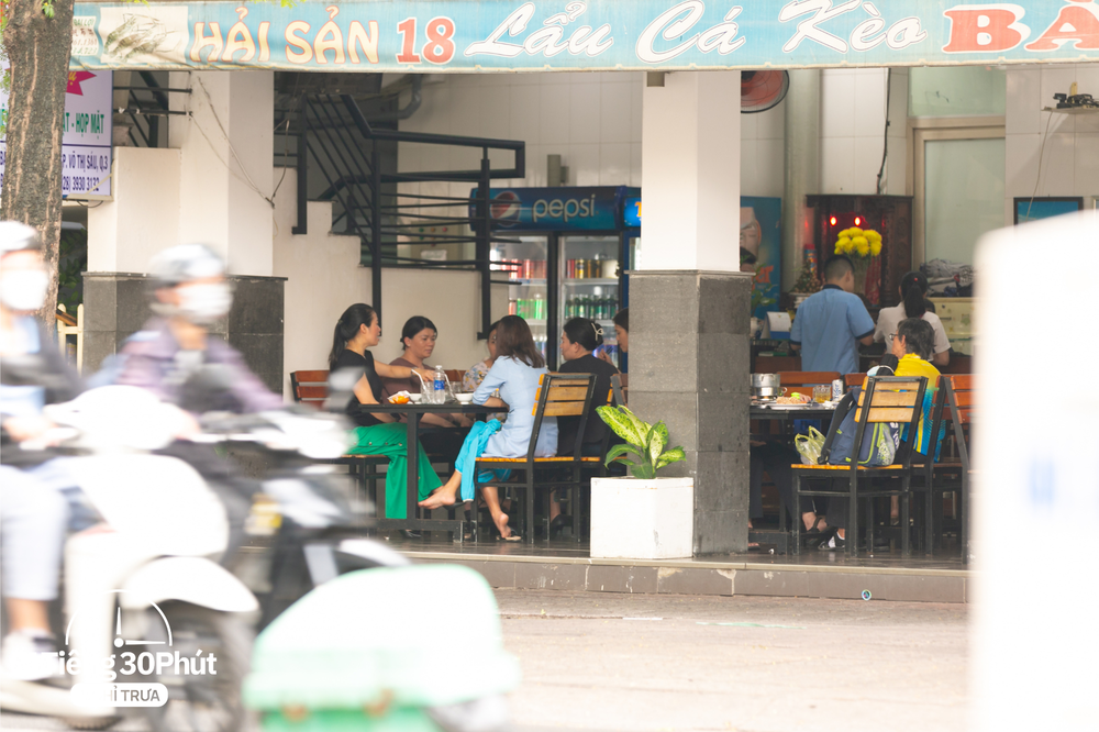 Có một khu tại quận 3, TP.HCM nổi tiếng với món lẩu cá kèo và “kỳ lạ” là dân văn phòng cực thích ăn vào giờ trưa - Ảnh 4.