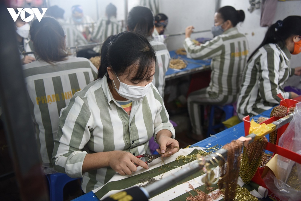 Cận cảnh một ngày lao động của hơn 600 nữ phạm nhân Trại giam Ngọc Lý - Ảnh 12.