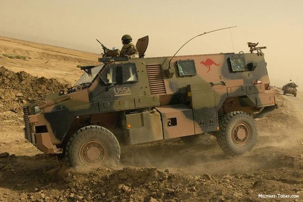 Australia cung cấp 30 xe bọc thép Bushmaster cho Ukraine - Ảnh 4.