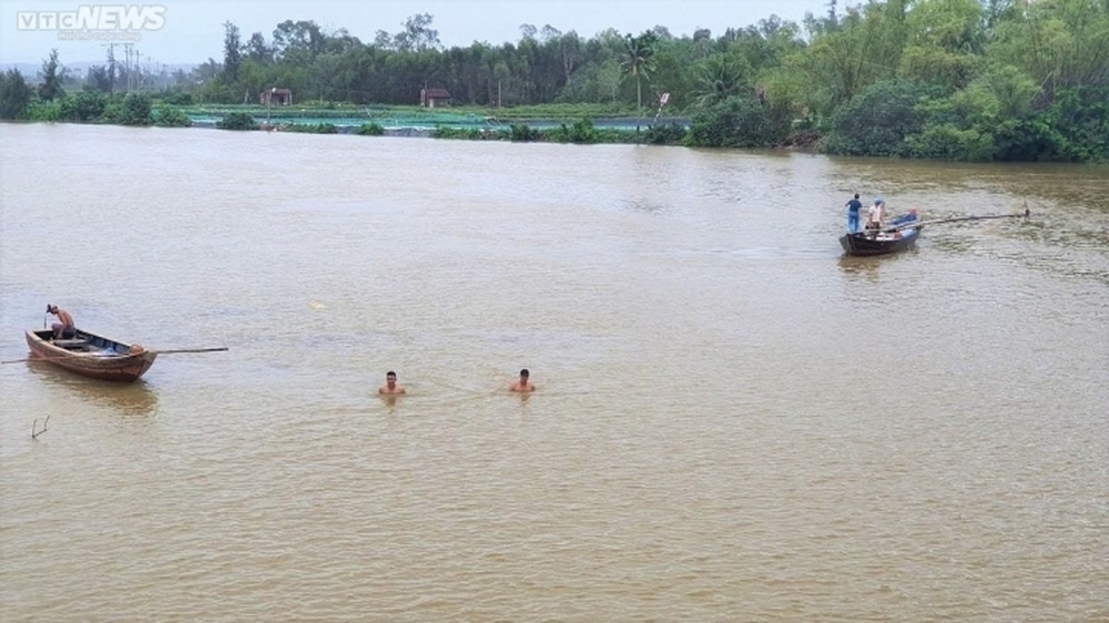 Tìm thấy thi thể nam sinh lớp 9 nhảy cầu tự tử ở Quảng Nam - Ảnh 1.