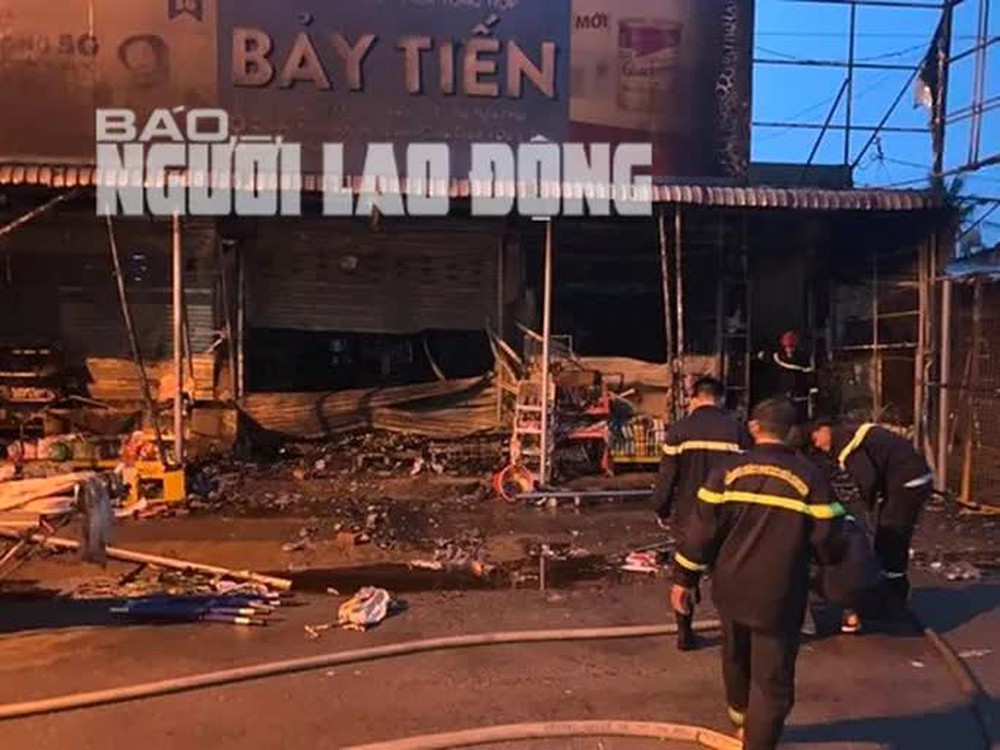 Cháy cửa hàng bách hóa giữa đêm, 3 người chết thảm