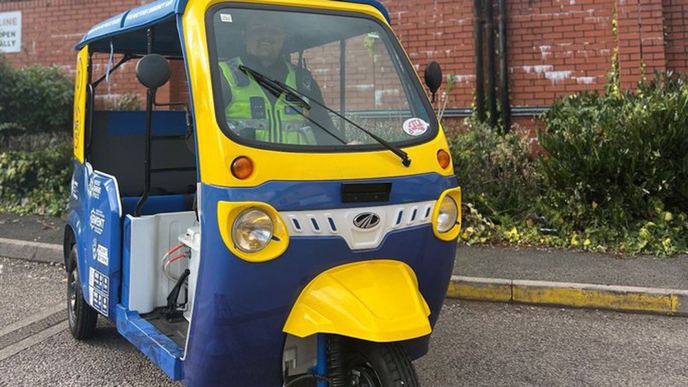 Truy bắt tội phạm bằng… xe tuk-tuk