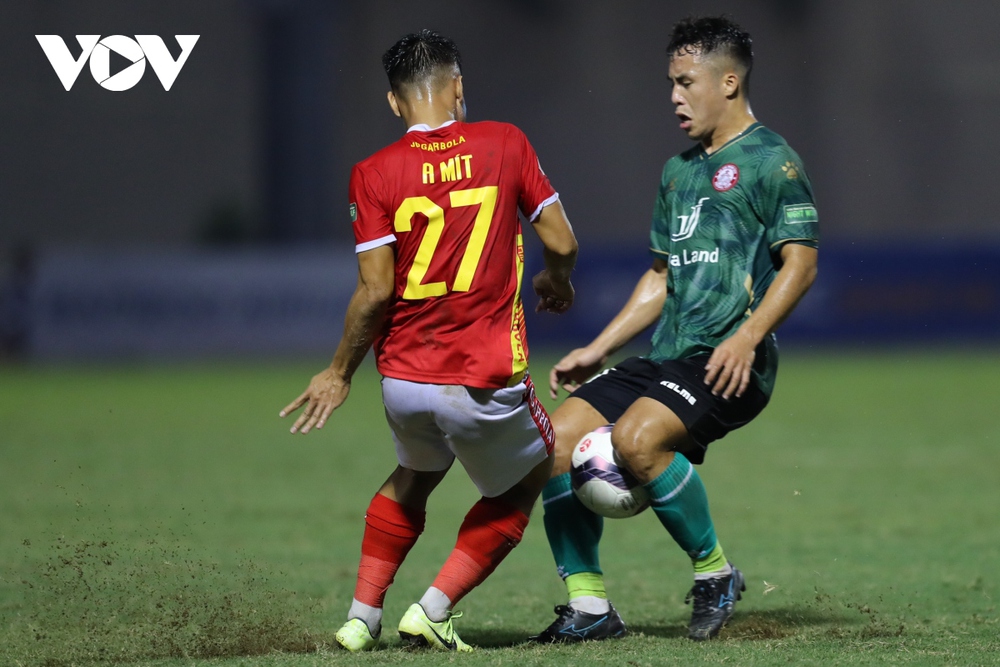 Lee Nguyễn tỏa sáng, CLB TP.HCM thắng Thanh Hóa để sáng cửa trụ hạng - Ảnh 7.