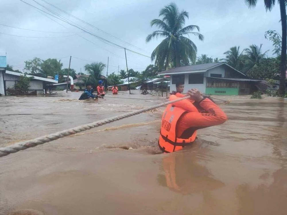 Philippines: Bão Nalgae chưa tới đã khiến 42 người chết, hàng chục người mất tích