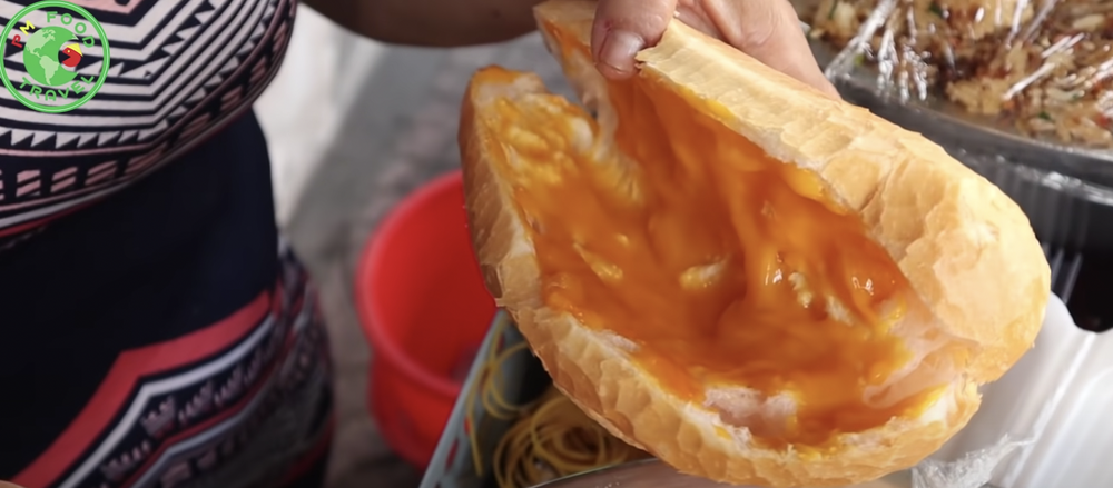 Xếp hàng chờ đợi ở những quán ăn chỉ bán đúng 2 tiếng, có tiền cũng chưa chắc đã mua được