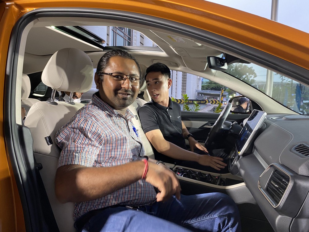 VinFast, Ford đua nhau hút khách ngay cạnh Triển lãm ô tô Việt Nam 2022 - Ảnh 9.