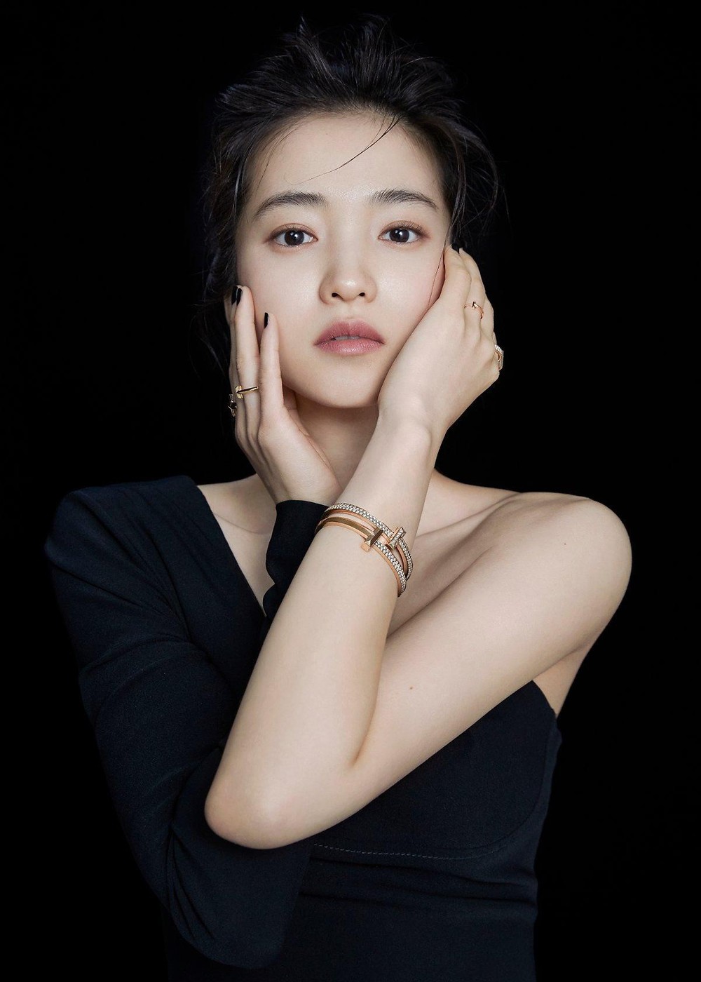 Nữ diễn viên vướng nghi vấn đang yêu Song Joong Ki - Ảnh 4.