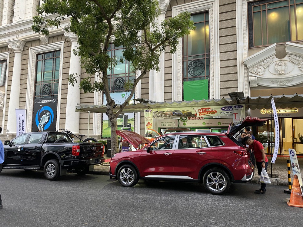 VinFast, Ford đua nhau hút khách ngay cạnh Triển lãm ô tô Việt Nam 2022 - Ảnh 15.