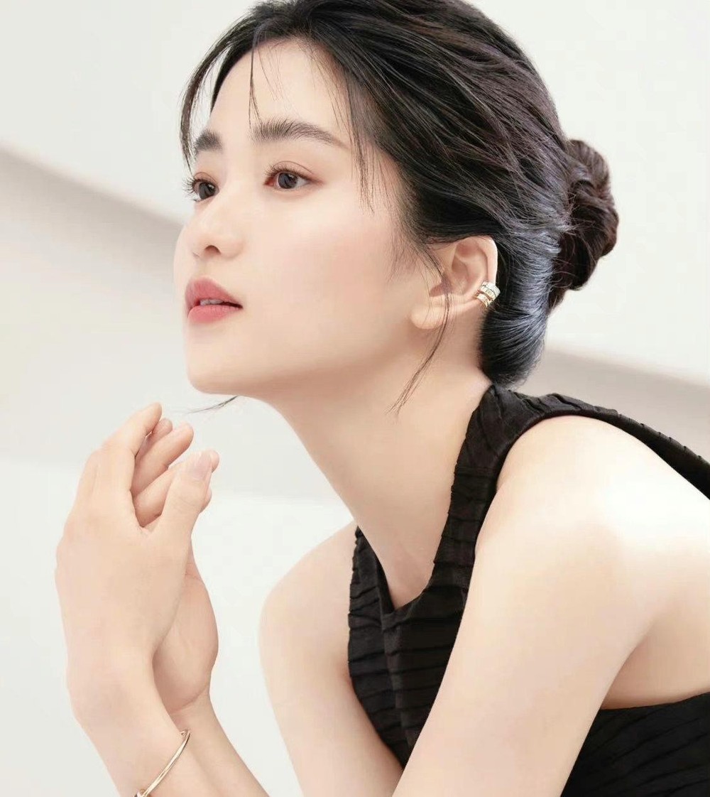 Nữ diễn viên vướng nghi vấn đang yêu Song Joong Ki - Ảnh 15.