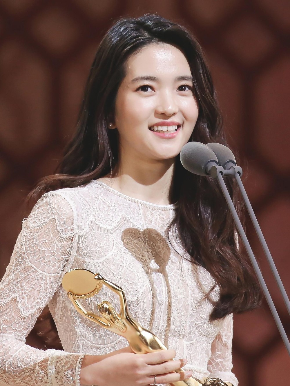 Nữ diễn viên vướng nghi vấn đang yêu Song Joong Ki - Ảnh 13.