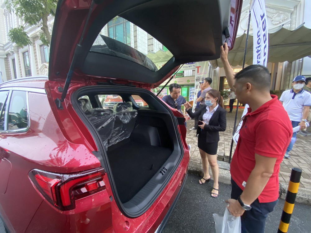 VinFast, Ford đua nhau hút khách ngay cạnh Triển lãm ô tô Việt Nam 2022 - Ảnh 12.