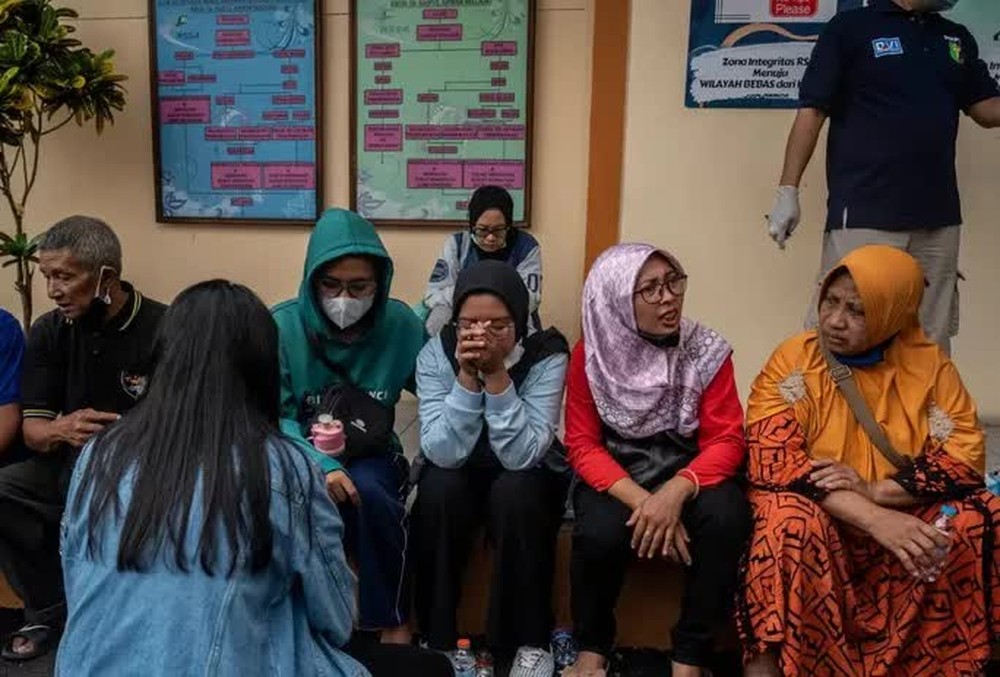 Lượng hơi cay mà cảnh sát Indonesia dùng trong vụ bạo loạn là quá nhiều (?!) - Ảnh 3.