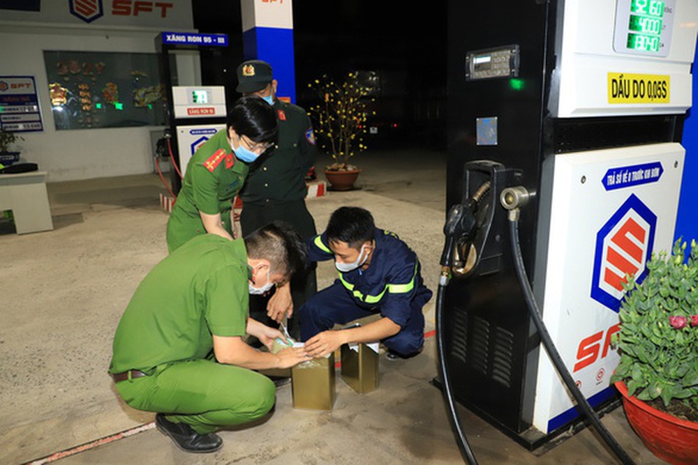 Diễn biến mới nhất vụ pha chế, buôn bán 200 triệu lít xăng giả - Ảnh 2. Diễn biến mới nhất vụ pha chế, buôn bán 200 triệu lít xăng giả - Ảnh 2.
