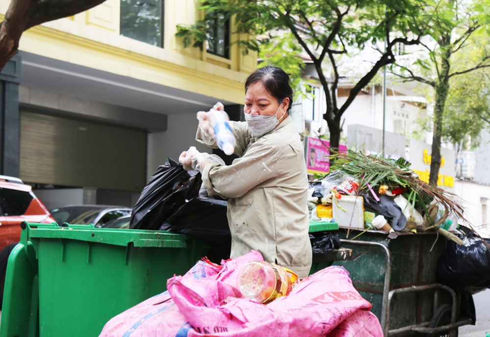 Nữ phu rác 67 tuổi ở Hà Nội: Ngày nào tôi nghỉ làm, mẹ tôi phải nhịn thuốc - Ảnh 5.