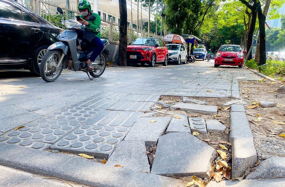 Đá lát vỉa hè tuổi thọ 70 năm vỡ nát sau thời gian ngắn sử dụng